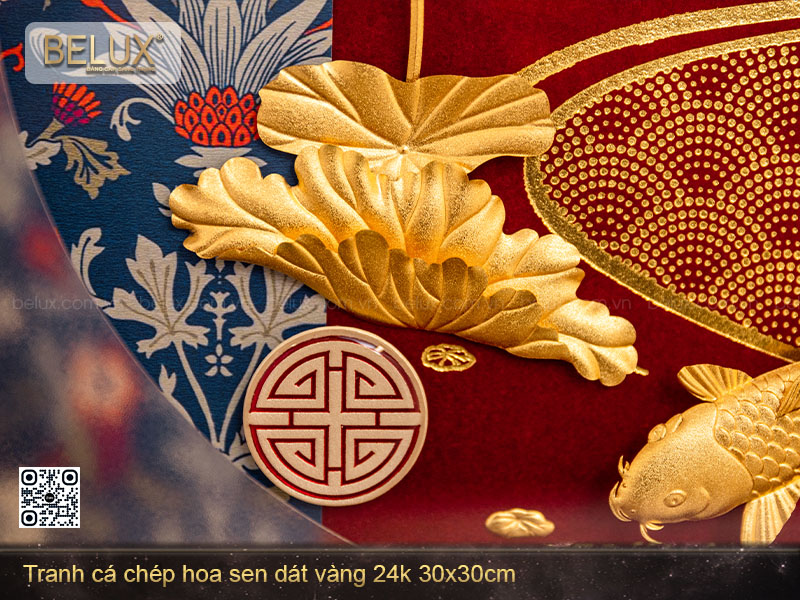 Tranh cá chép hoa sen dát vàng 24k KT 30x30cm